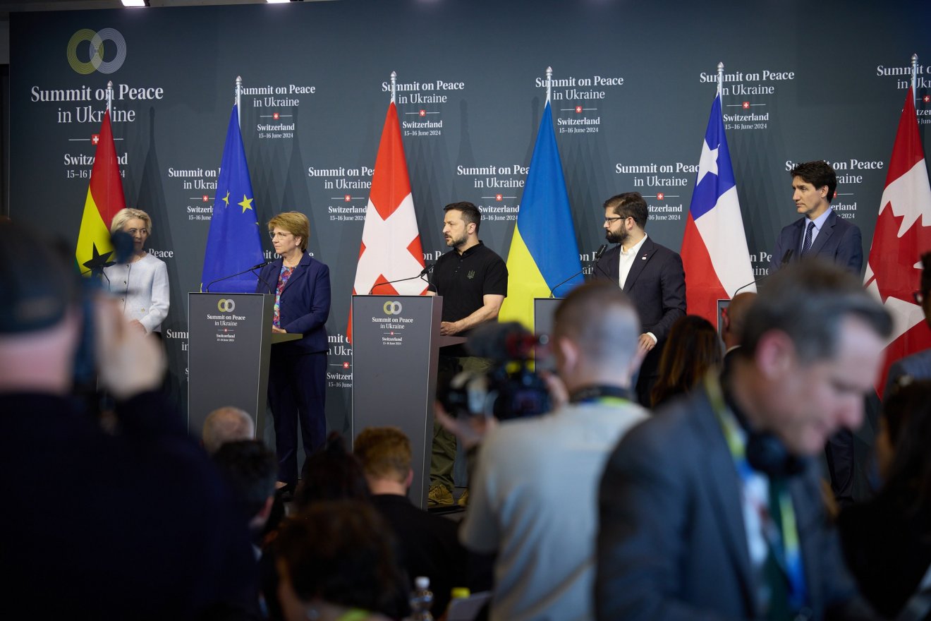 Beleálltak. A hétvégi békekonferencia alatt az orosz hadsereg intenzívebb támadó hadműveleteket hajtott végre •  Fotó: Facebook/Volodimir Zelenszkij