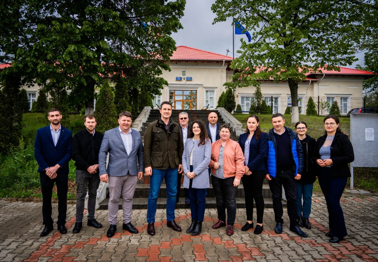 Tánczos Barna szenátor (balról a negyedik), mellette jobbra Gal Alina •  Fotó: Tánczos Barna/Facebook