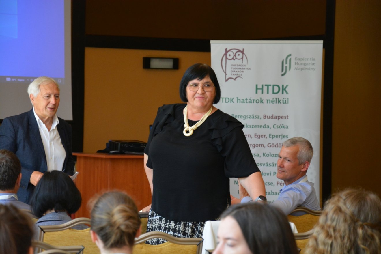 Závodszky Péter Széchenyi-díjas biofizikus, Orosz Ildikó egyetemi docens és Tonk Márton, a Sapientia – EMTE rektora •  Fotó: Gödri Csilla