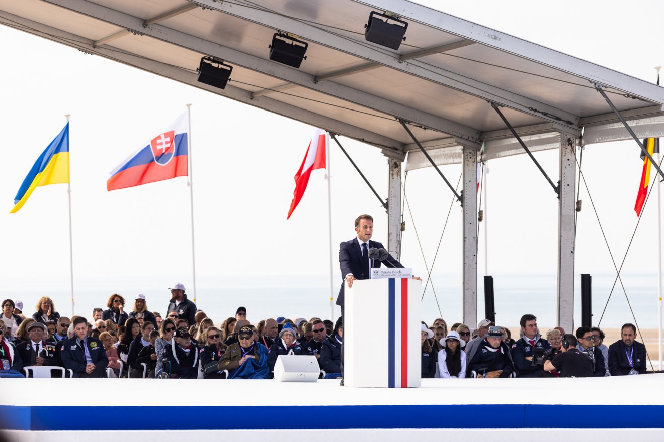 Évforduló. Emmanuel Macron francia elnök házigazdaként köszöntötte a jelenlevőket •  Fotó: Facebook/Volodimir Zelenszkij