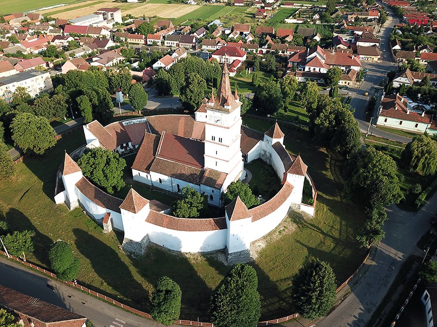 Szászhermány híres erődtemploma •  Fotó: Wikipédia