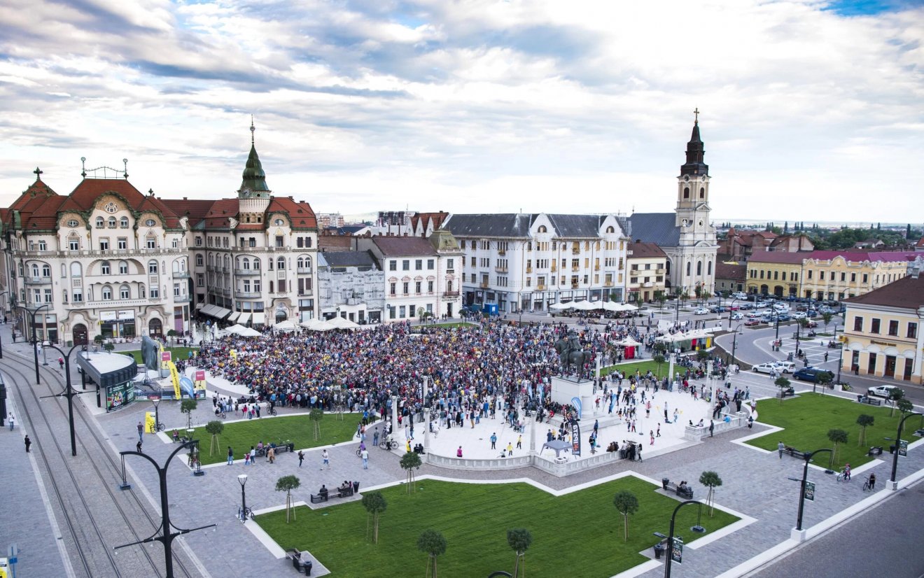 „Magyartalan” Szent László tér. A magyar nemzeti tizenegy meccseit ezúttal nem lehet látni Nagyvárad főterén •  Fotó: Oradea.ro