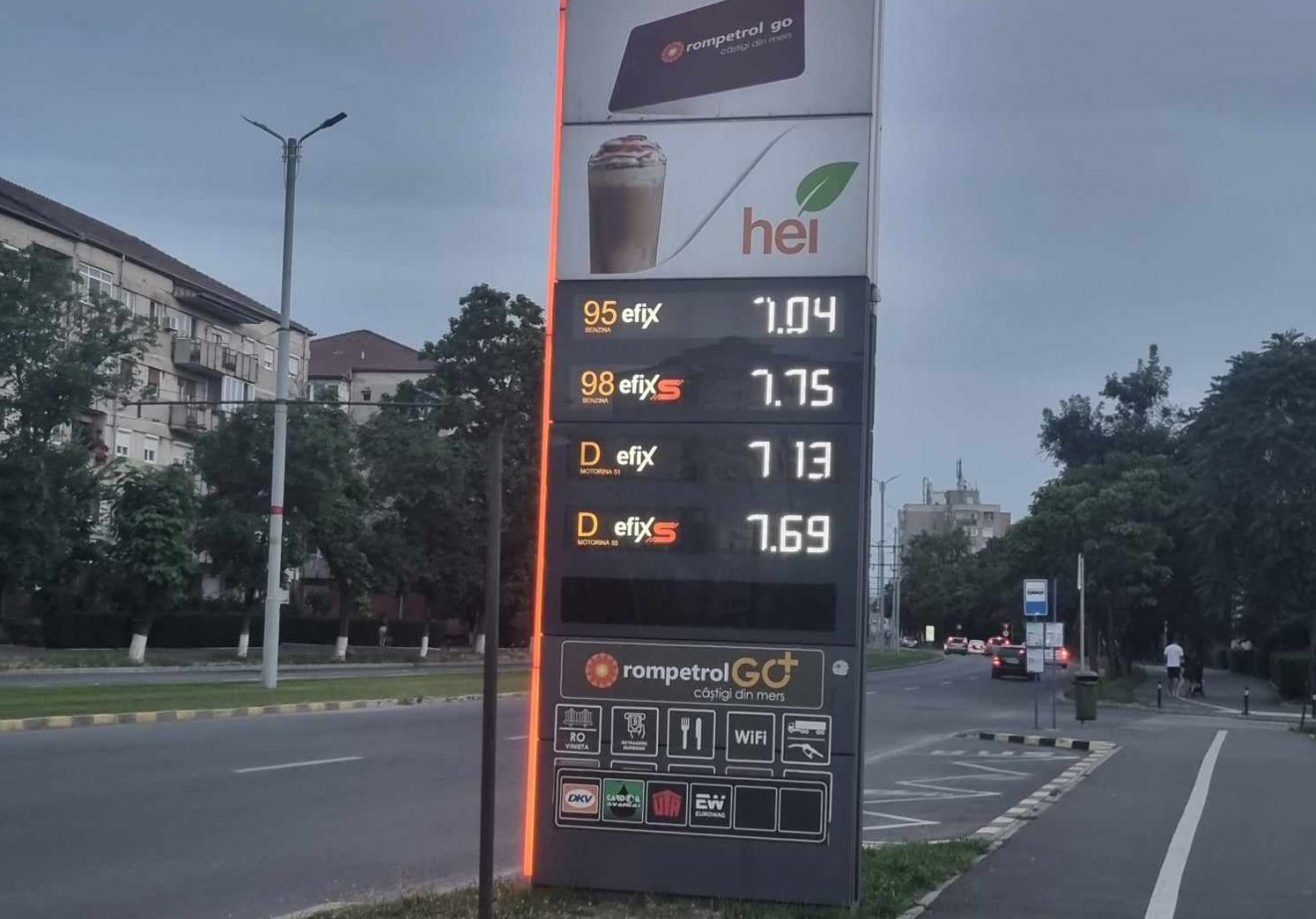 Borús kilátások. Ma már nem sok helyen lehet 7 lejnél olcsóbban tankolni •  Fotó: Bálint Eszter
