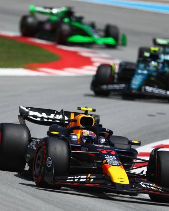 Forma-1: Barcelonában is a Red Bull sztárpilótáját intették le először