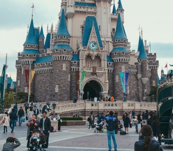 Társkereső alkalmazást vet be Tokió város vezetése, annyira drámaian csökkent a születések száma Japánban