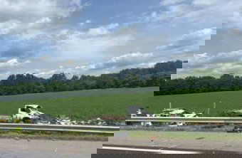 Baleset miatt teljes szélességében lezárták a 49-es főutat Csengersima közelében a román határ felé