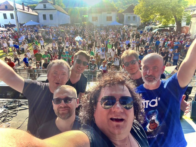 Hálát és boldogságot érzett a jubileumi Duna Napokon való fellépésen a Titán zenekar •  Fotó: Facebook/Titán zenekar