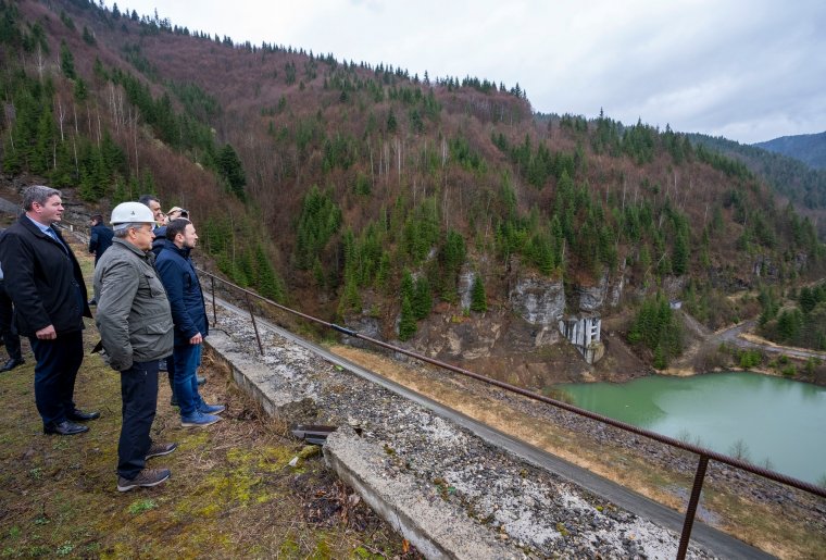 Év végéig beindítanák a 200 millió euróból egész Erdélyt felvillanyozó, a környezetet megrázó új vízerőművet