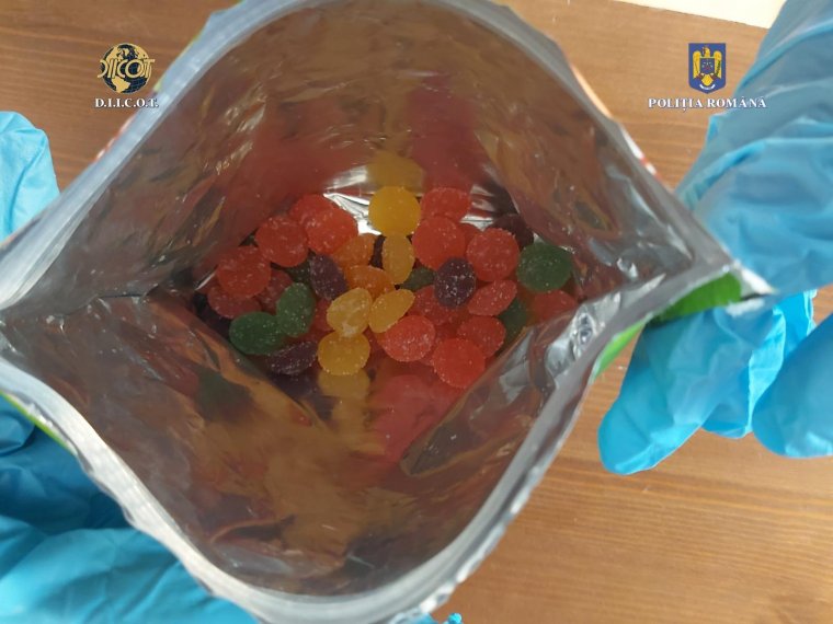 Őrizetben a kábítószeres édességgel hároméves kislányt is kínáló díler
