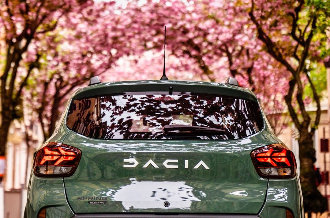 Belerohannak. A Dacia Spring árát is felduzzaszthatja az európai szigor •  Fotó: Facebook/Dacia