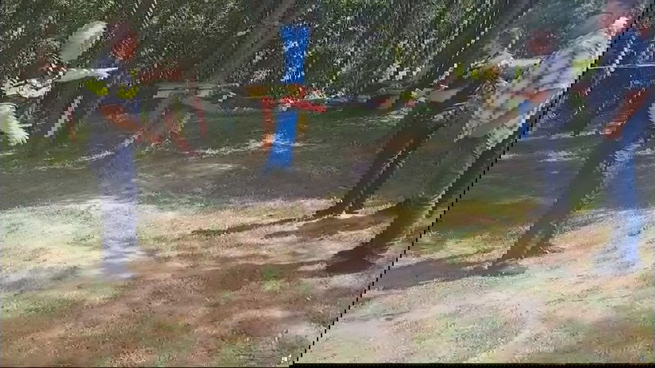 Rendőrök helyszínelnek a baleset helyszínén a kalandparkban •  Fotó: Videófelvétel/Agerpres