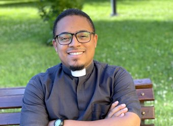 Dél- és közép-amerikai fiatalembereket szentelnek pappá Szatmárnémetiben, elhívásukról vallanak a diakónusok