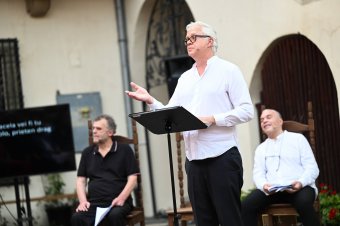 Tim Robbins Oscar-díjas színész a Nagyszebeni Nemzetközi Színházi Fesztiválon: „a telefon miatt haldoklik a lelkünk”