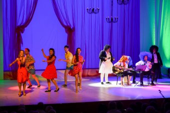 Színészeit és háttérszemélyzetét is díjazta, gálával búcsúztatta ünnepi évadát a szatmárnémeti Harag György Társulat