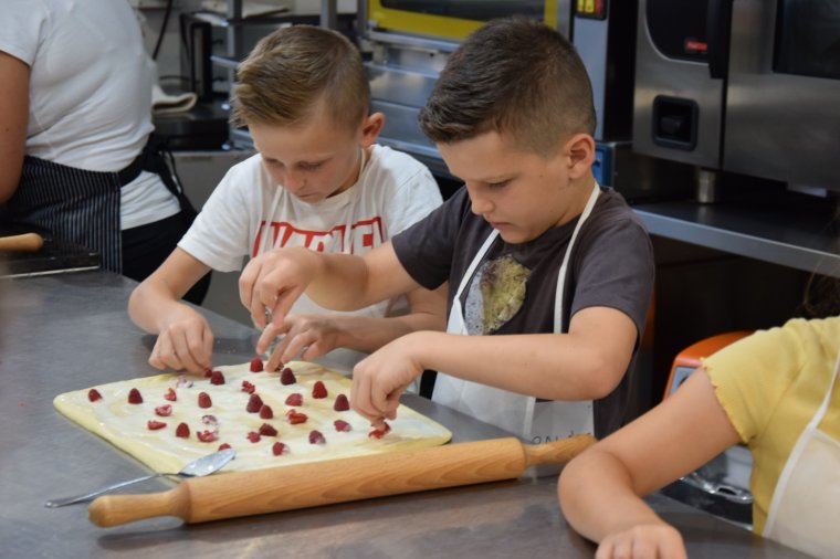 Sütni-főzni jó! Gyerekeknek, kamaszoknak kínál gasztrofoglalkozásokat a székelyudvarhelyi sütőakadémia
