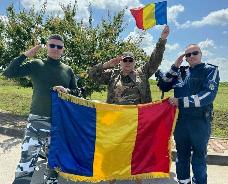 Elbocsátották a rendőrt, aki kölcsönadta a motorját Diana Şoşoacának