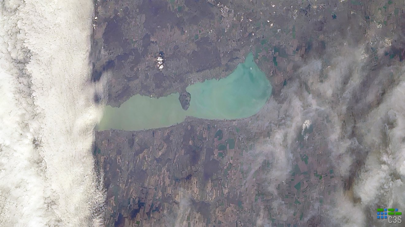 A Magyarországról, magyar űreszközzel készített első felvételen a Balaton látható •  Fotó: Facebook/C3S LLC.