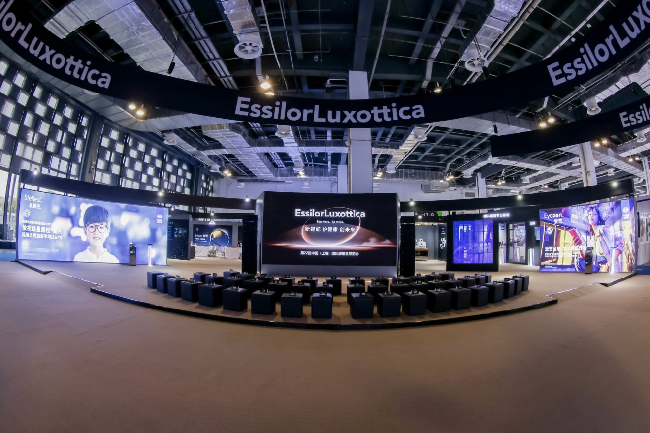 Az EssilorLuxottica a világ egyik vezető, szemüvegkereteket, lencséket és napszemüvegeket gyártó és forgalmazó cége •  Fotó: Facebook/EssilorLuxottica