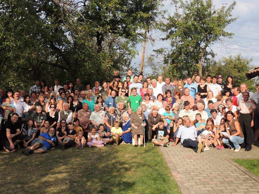 Nagycsaládi összejövetel. A Márkó família tagjai ötévente rendszeresen találkoznak •  Fotó: Markó Attila személyes archívuma