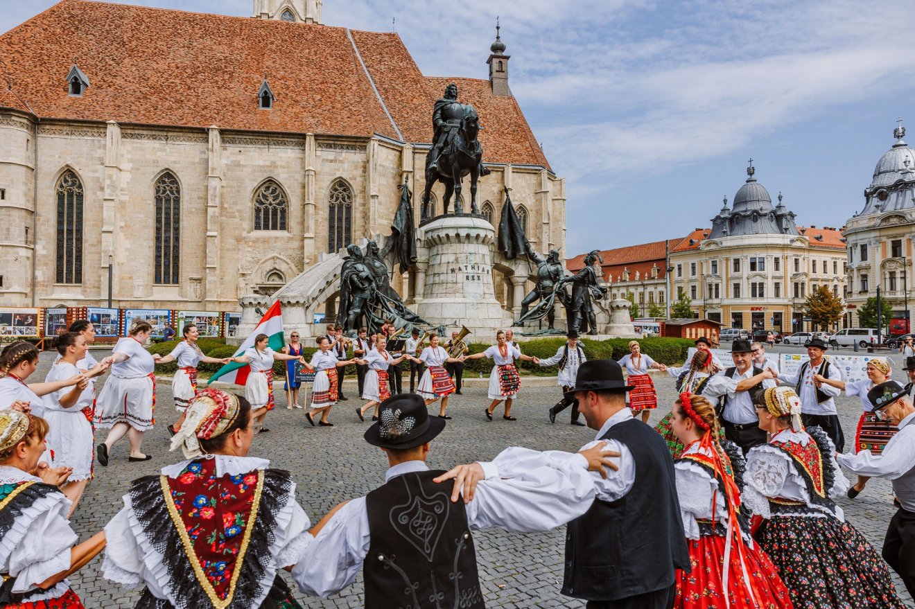 A magyarországi Józsa Gergely Néptánc Egyesület nyitotta a fellépések sorát •  Fotó: Serar Szabolcs