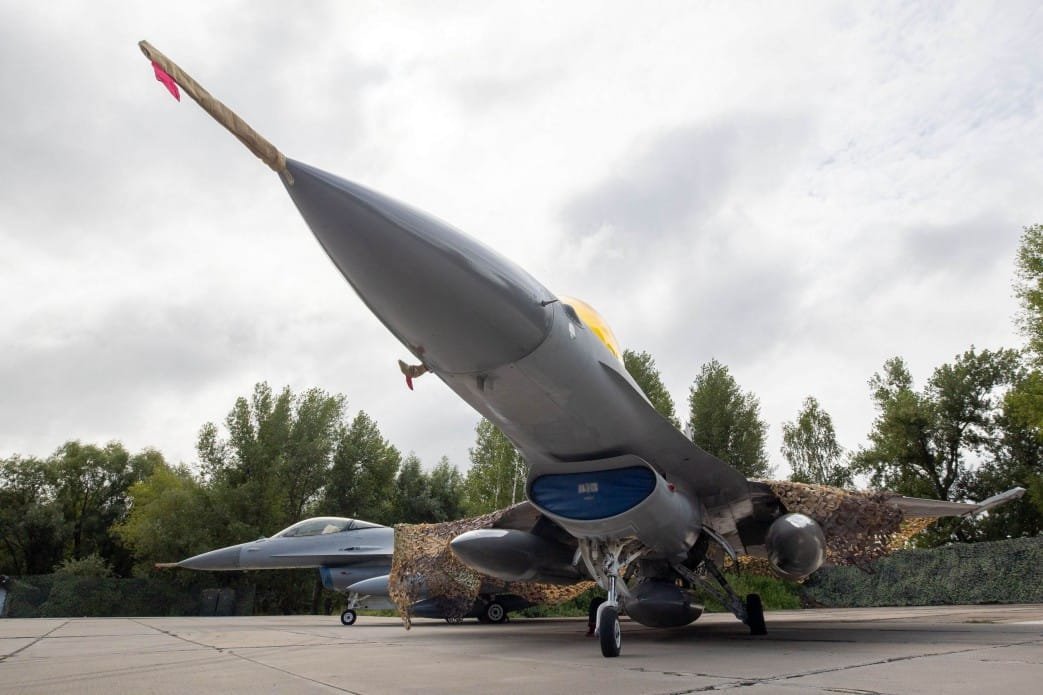 Bevetésre készen. Ukrajna már használja az amerikai gyártmányú F-16-os vadászgépeket •  Fotó: Facebook/Ukrajna Fegyveres Erőinek vezérkara