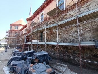 Jövő nyáron nyitnák meg az egyik restaurálás „rabságából” a másikba eső borosjenői várat