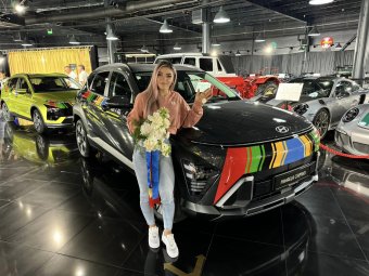 Személyre szabott ajándékautókkal „villanyozta fel” a román olimpiai érmeseket a milliárdos egykori sportcsillag