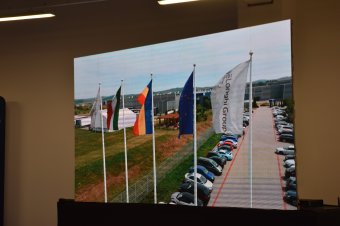 A Brad Pitt által reklámozott márka legnagyobb automata kávéfőzőgyártó központját adták át Szatmáron