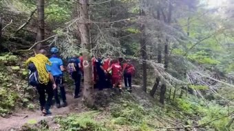 Áradás tette járhatatlanná a Románia legmagasabb hegycsúcsához vezető utat, több mint 70 turistát kellett lehozni