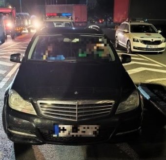 Romániába tartó körözött járművet és 60 lopott telefont foglaltak le a magyar határrendészek