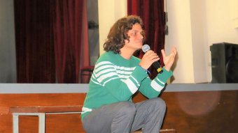 Alapfokon tizenhárom év szabadságvesztésre és tetemes összeg kifizetésére ítélték pedofília miatt a „zsenimentort”