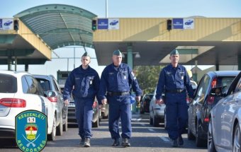 Zárjegy nélküli elektromos cigarettát akartak Romániába csempészni, a magyar határon buktak le