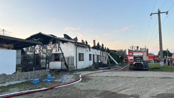 Csak a falak maradtak: gyűjtés indult a Csángóföldön leégett magyar ház helyreállítására