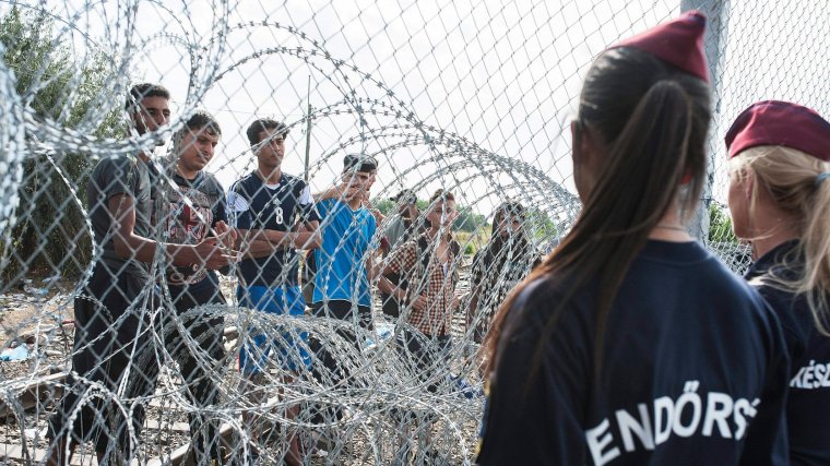 Brüsszelbe szállíthatják a migránsokat a magyar hatóságok az Európai Bizottsággal fennálló vita miatt