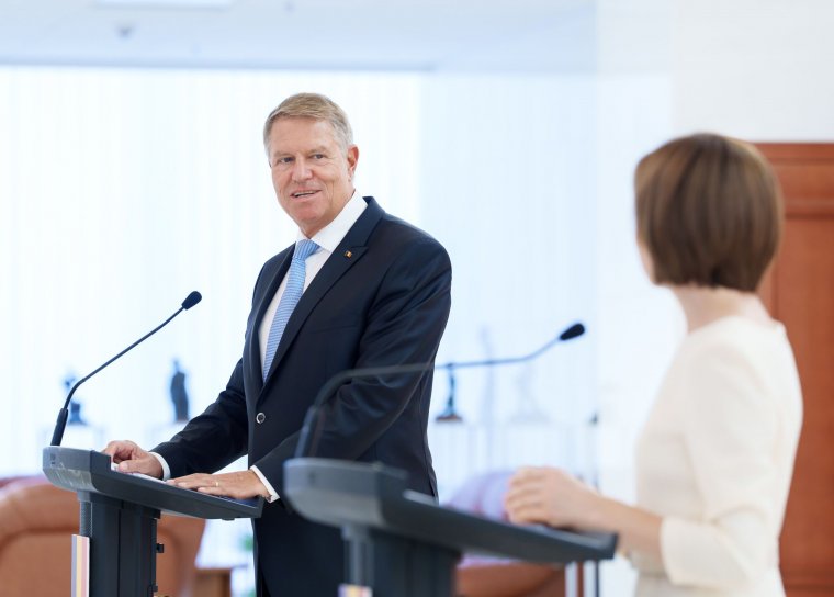 A rendszerváltás utáni legdurvább választási kampányra számít Klaus Iohannis, Chişinăuban beszélt erről a román sajtónak