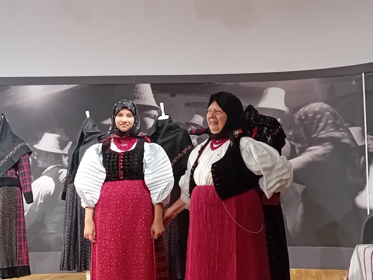 Elhozta a „kincses ládafiát” a kolozsvári közönségnek Filep Erzsébet széki viseletkészítő, hímző