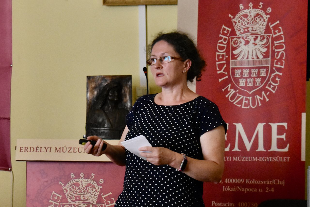 Kulcsár Krisztina, a Magyar Nemzeti Levéltár Országos Levéltárának főlevéltárosa a kolozsvári előadáson •  Fotó: Gazda Árpád