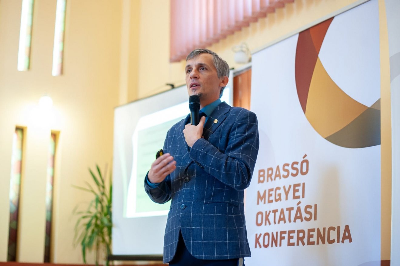 Ferencz-Salamon Alpár:  „Nem gondolom, hogy csak annak a diáknak vannak jogai, akit tanóráról órazavarás miatt eltávolítanak az osztályból. Ebben az esetben súlyosan sérül azon diákoknak az oktatáshoz való joga is, akiknek a tanulási folyamatát akadályozzák a szabályszegők” •  Fotó: Ferencz-Salamon Alpár/Facebook