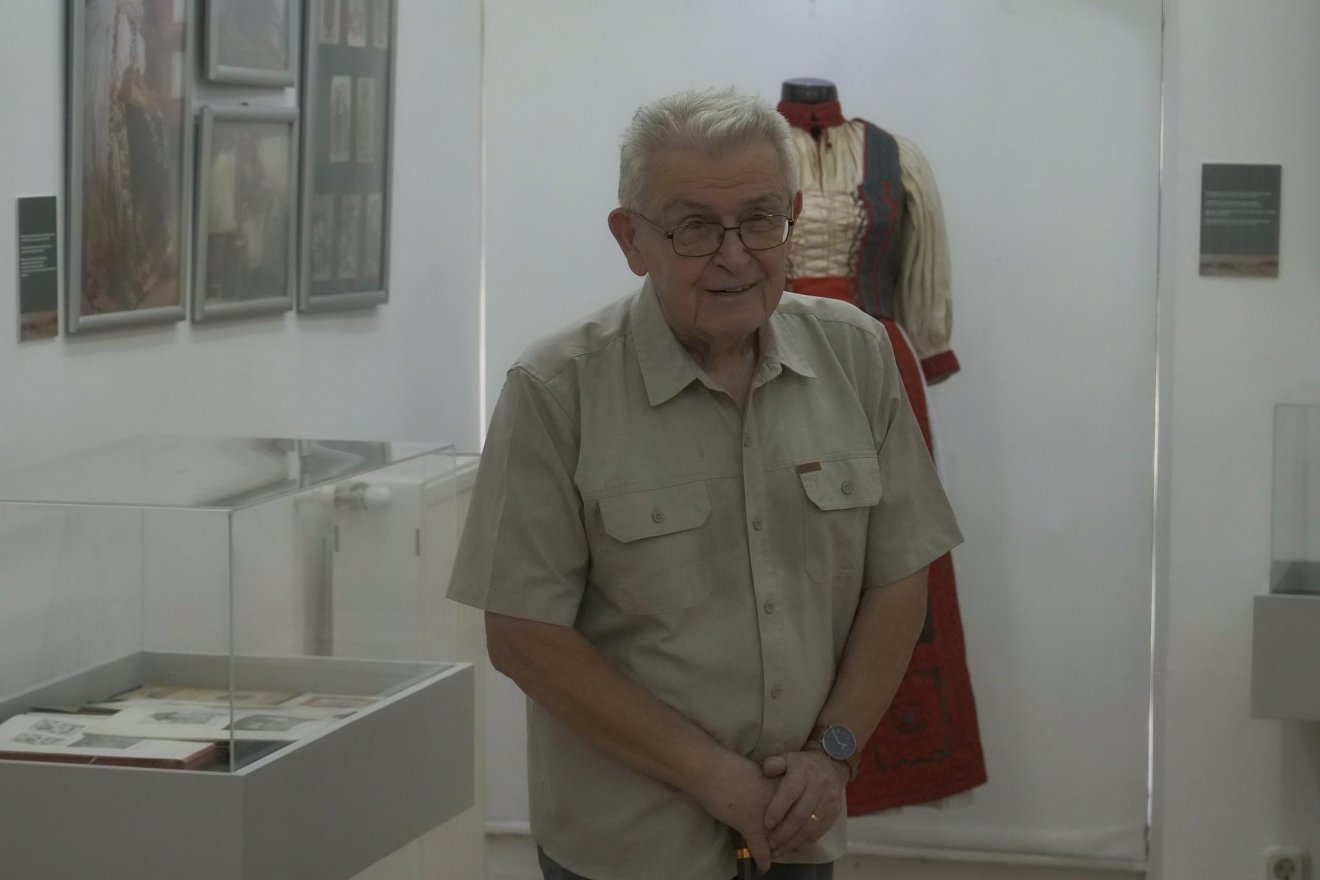 Péntek János Széchenyi-díjas nyelvészprofesszor, a kalotaszegi Körösfő szülöttje, alapos ismerője és a vidék kutatója •  Fotó: Oláh-Badi Levente