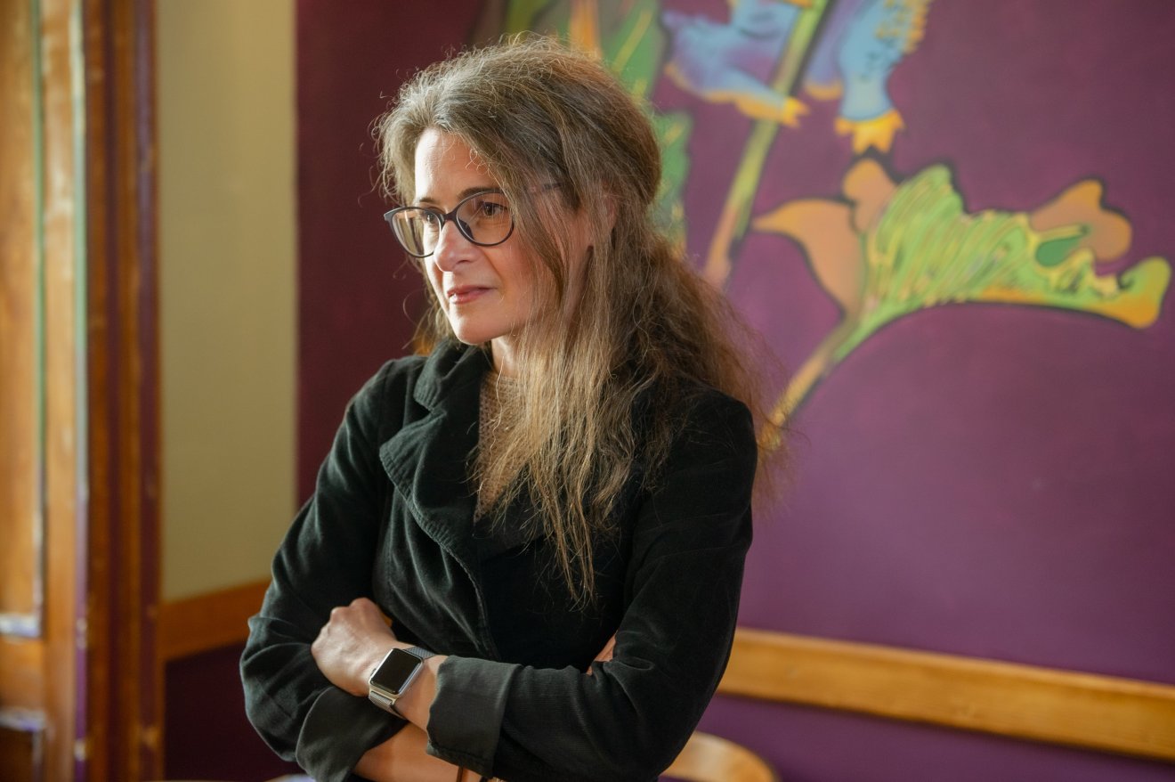 László Noémi kolozsvári édesanya: „nem hiszek abban, hogy annyi reáliát kell a gyerekek fejébe tölteni, olyan magas szinten” •  Fotó: Beliczay László