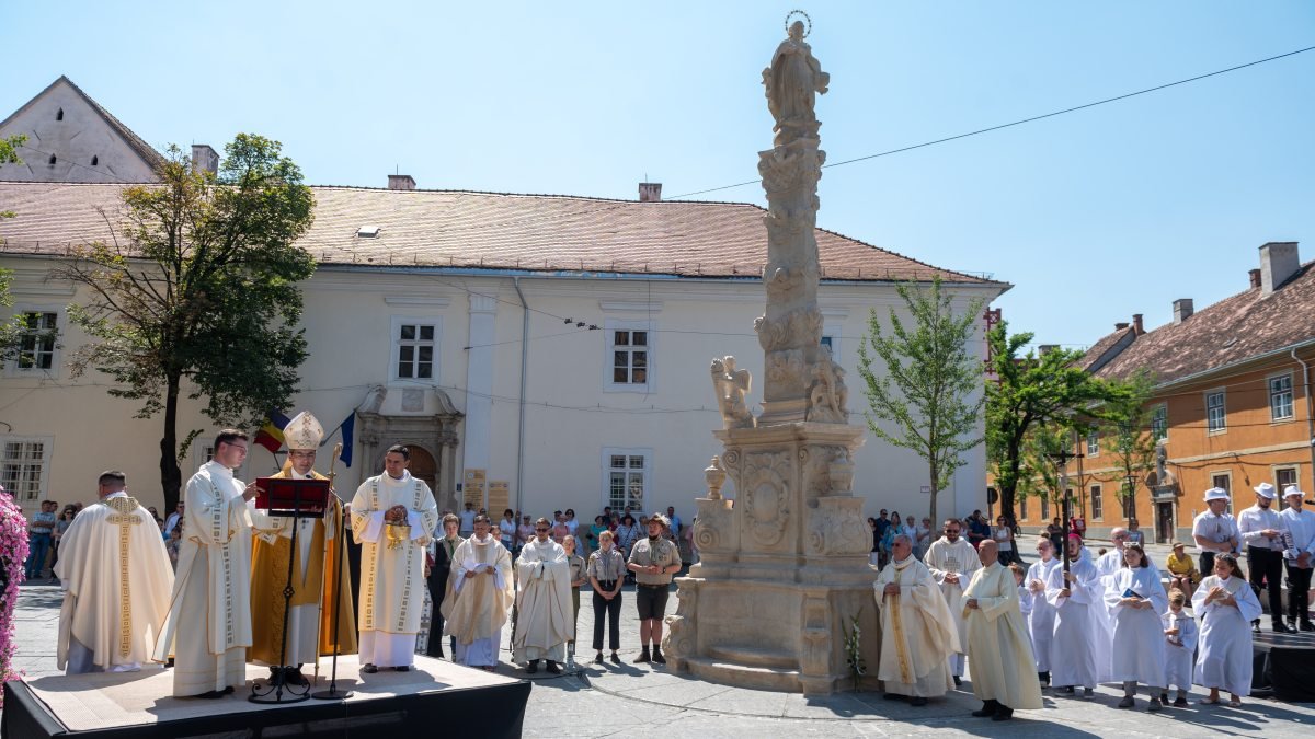 Az 1740-es évek elején Erdélyben is pusztító pestisjárványra emlékeztet a Mária-oszlop, amelyet idén állítottak vissza az eredeti helyére Kolozsváron •  Fotó: MTI/Kiss Gábor