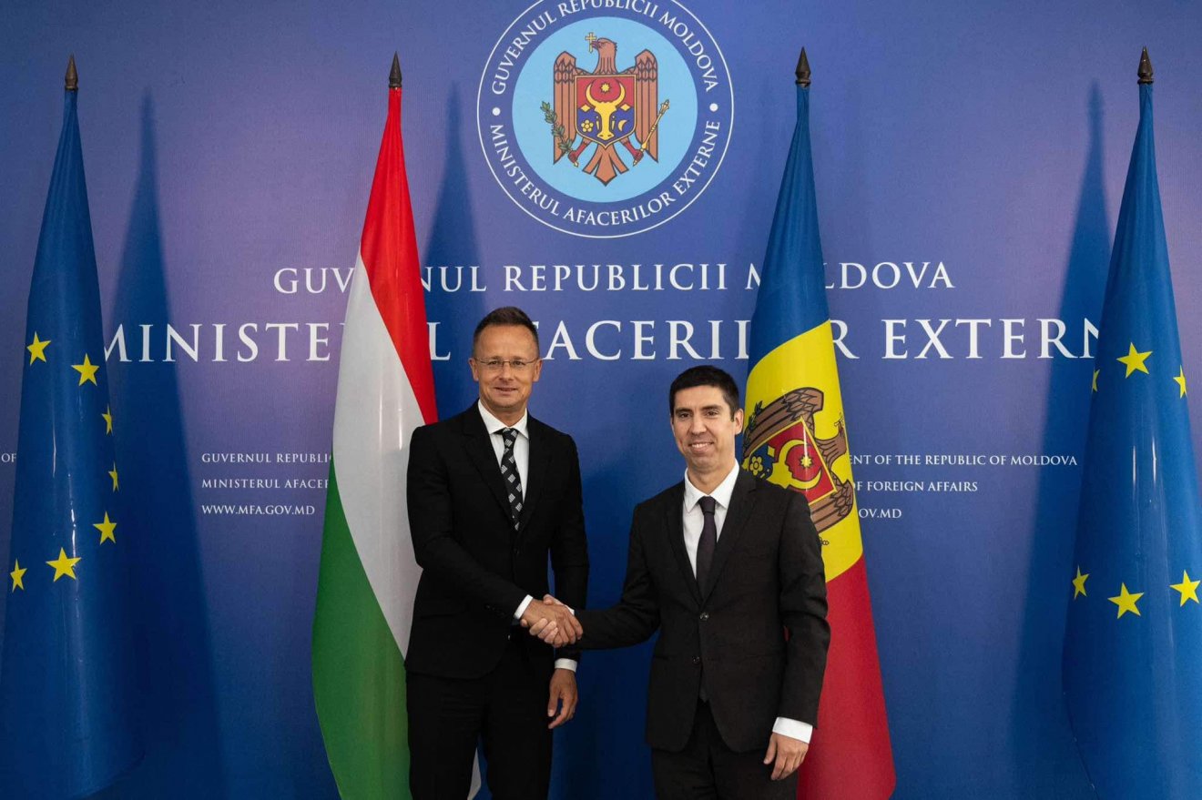 Szijjártó Péter és Mihai Popșoi Chișinăuban •  Fotó: Facebook/Szijjártó Péter