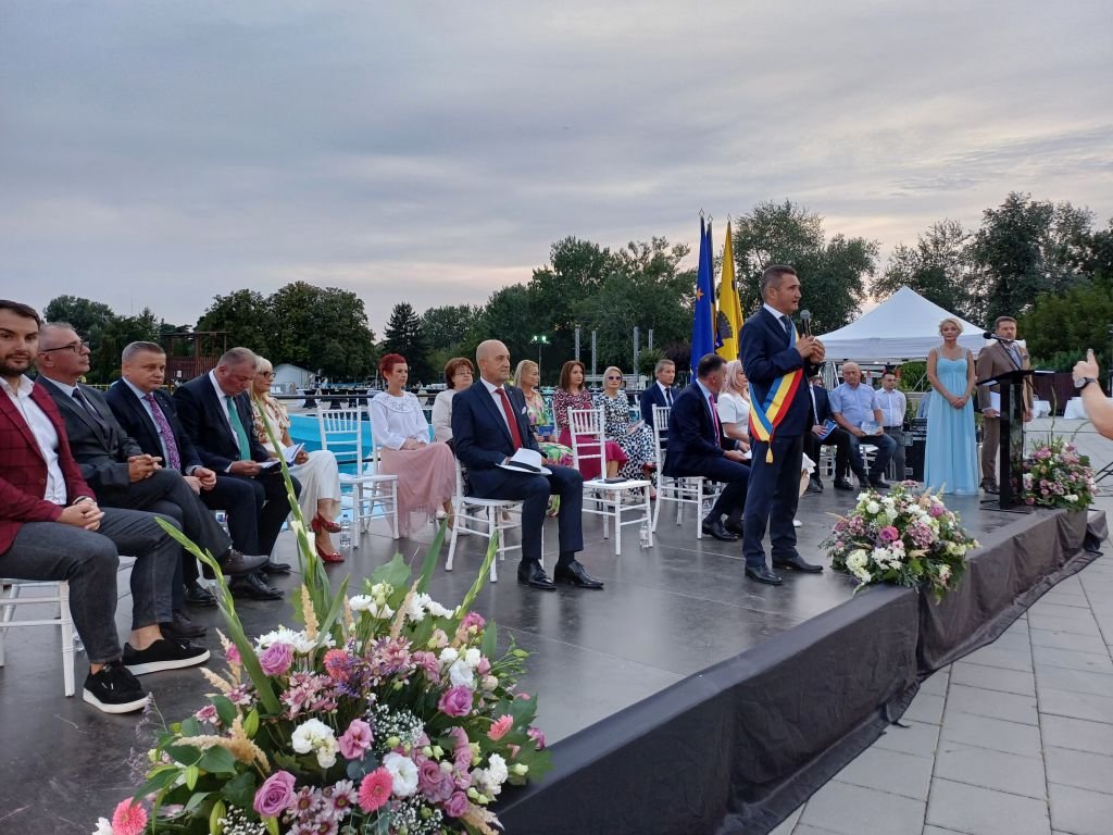 Ünnepi tanácsülés a strandon •  Fotó: Pataky Lehel Zsolt