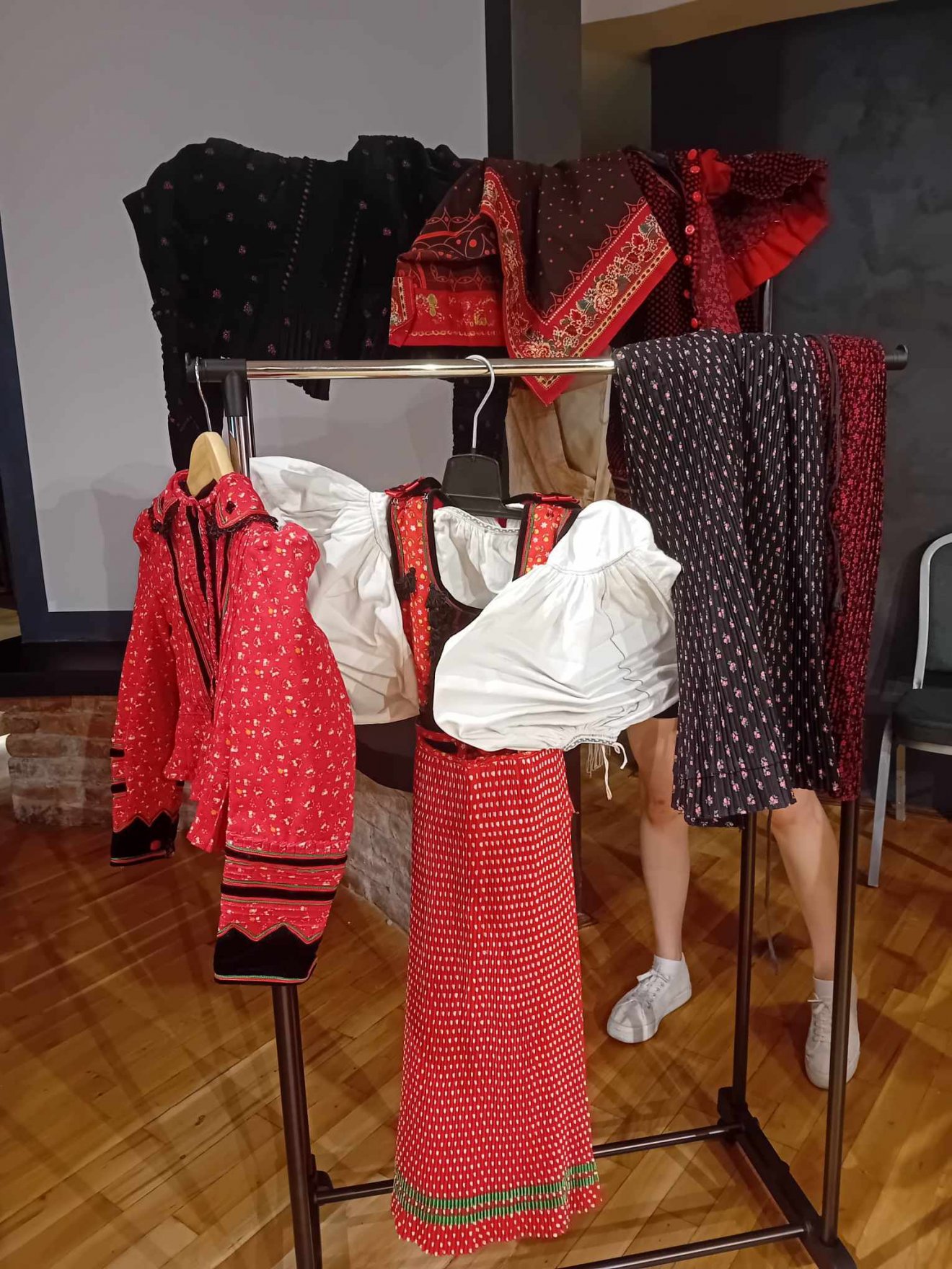 A kislányok ruhája egy darabból áll •  Fotó: Bede Laura
