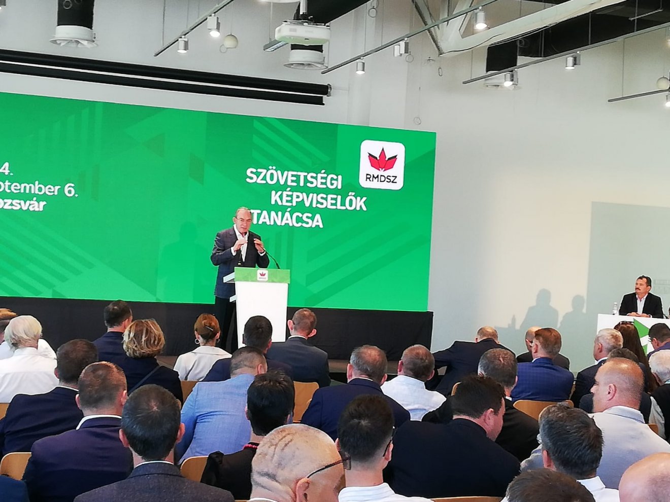 Winkler Gyula EP-képviselő szerint a választási szuperévnek még  hátra van a második félideje •  Fotó: Makkay József
