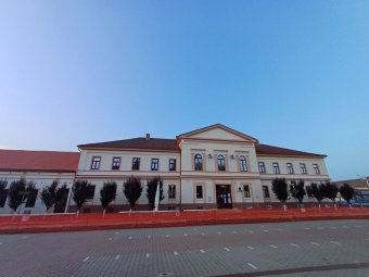 A múzeumalapító Ormós Zsigmondról nevezték el a magyar tagozatos iskolát Pécskán