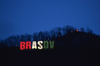 „Sötét szolgák”. Szitokáradat zúdul magyarbarát gesztusáért Brassó polgármesterére