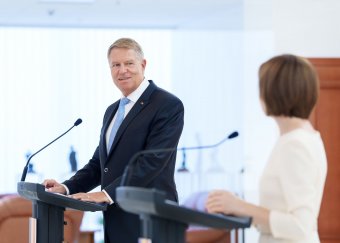 A rendszerváltás utáni legdurvább választási kampányra számít Klaus Iohannis, Chişinăuban beszélt erről a román sajtónak