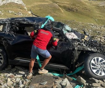 Kétszáz méter mély szakadékba zuhant a Transalpinán autójával egy férfi, aki a gyanú szerint öngyilkos lett
