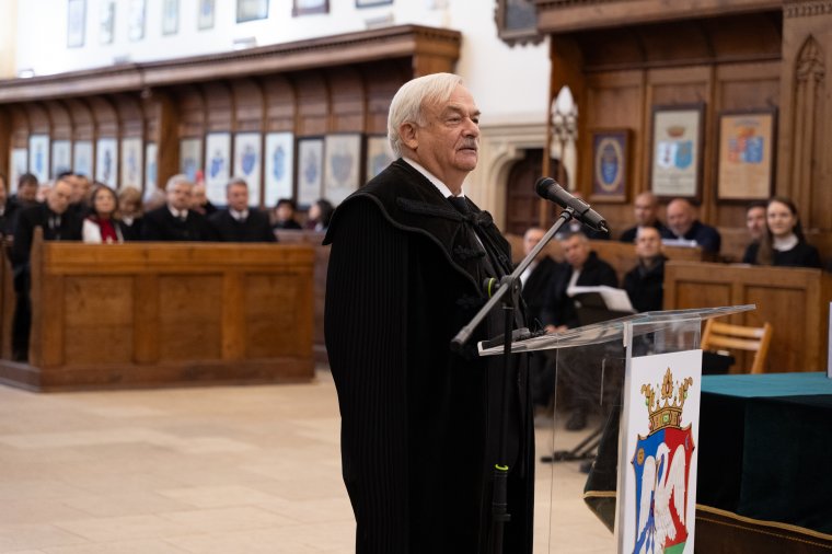 Kitüntetik Kató Béla emeritus püspököt Kolozsváron a BBTE-n